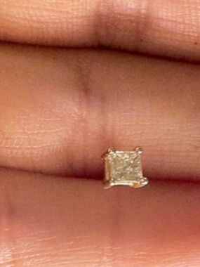 Solid 14k gold genuine diamond stud earring